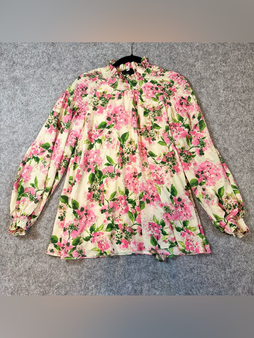 Tuckernuck Lydia Blouse Gossamer Pink Hydrangea Floral Smocked Top Large EUC